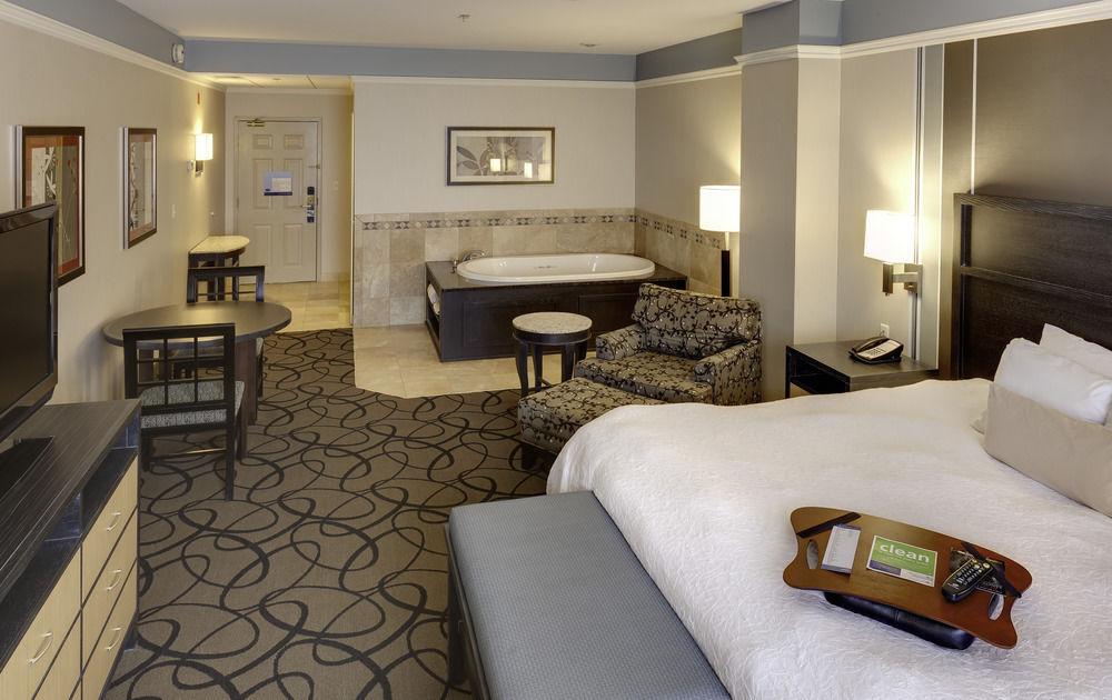 Hampton Inn & Suites Buffalo/Downtown Екстериор снимка
