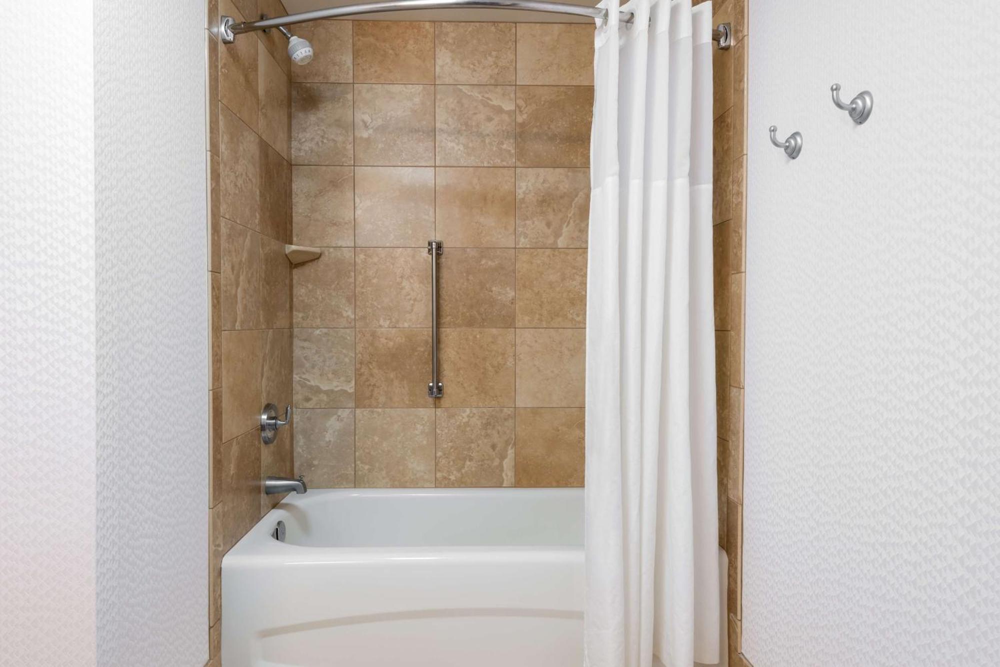 Hampton Inn & Suites Buffalo/Downtown Екстериор снимка