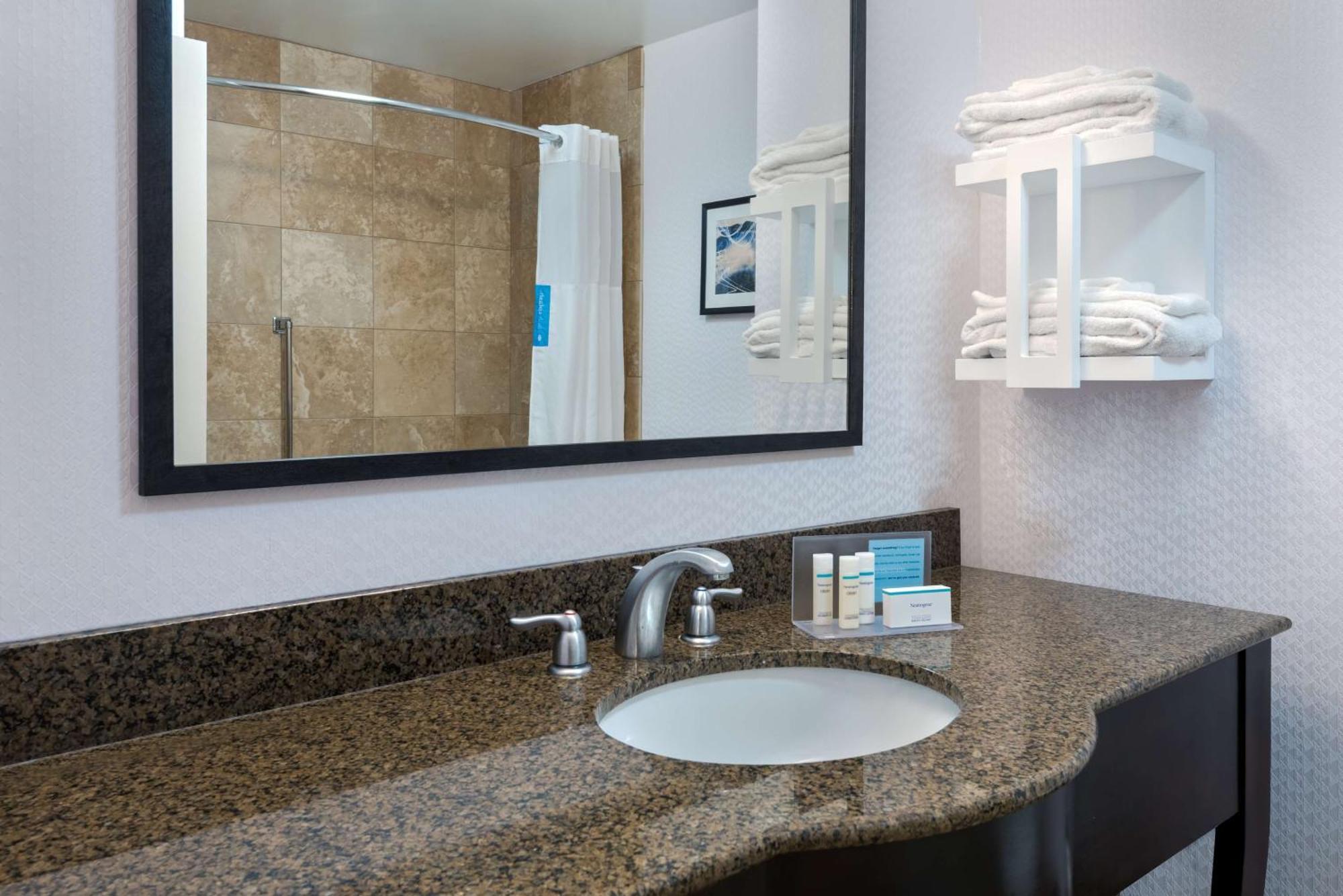 Hampton Inn & Suites Buffalo/Downtown Екстериор снимка