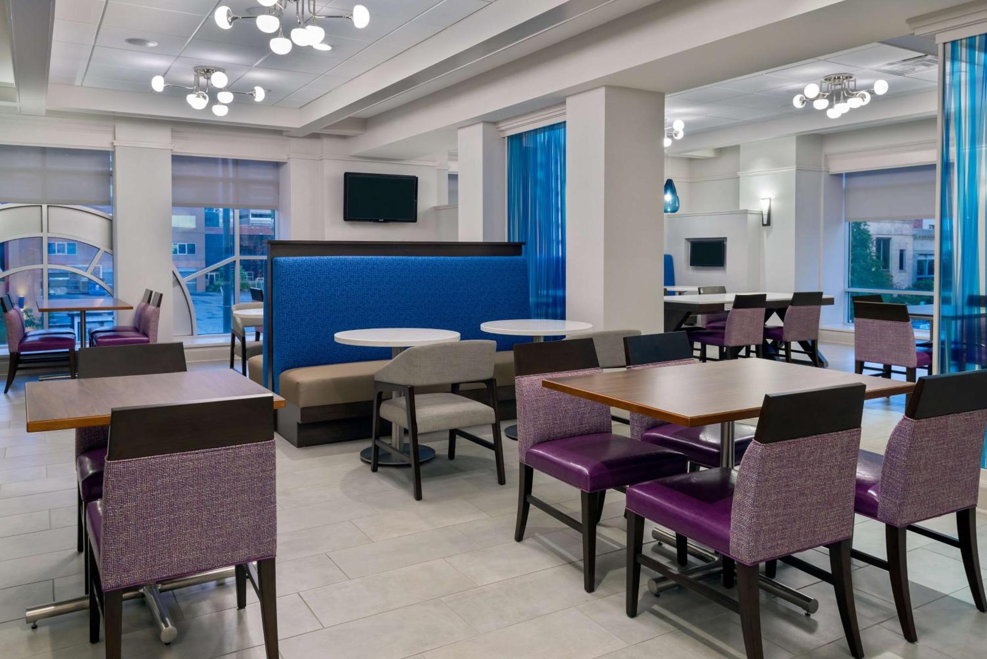 Hampton Inn & Suites Buffalo/Downtown Екстериор снимка