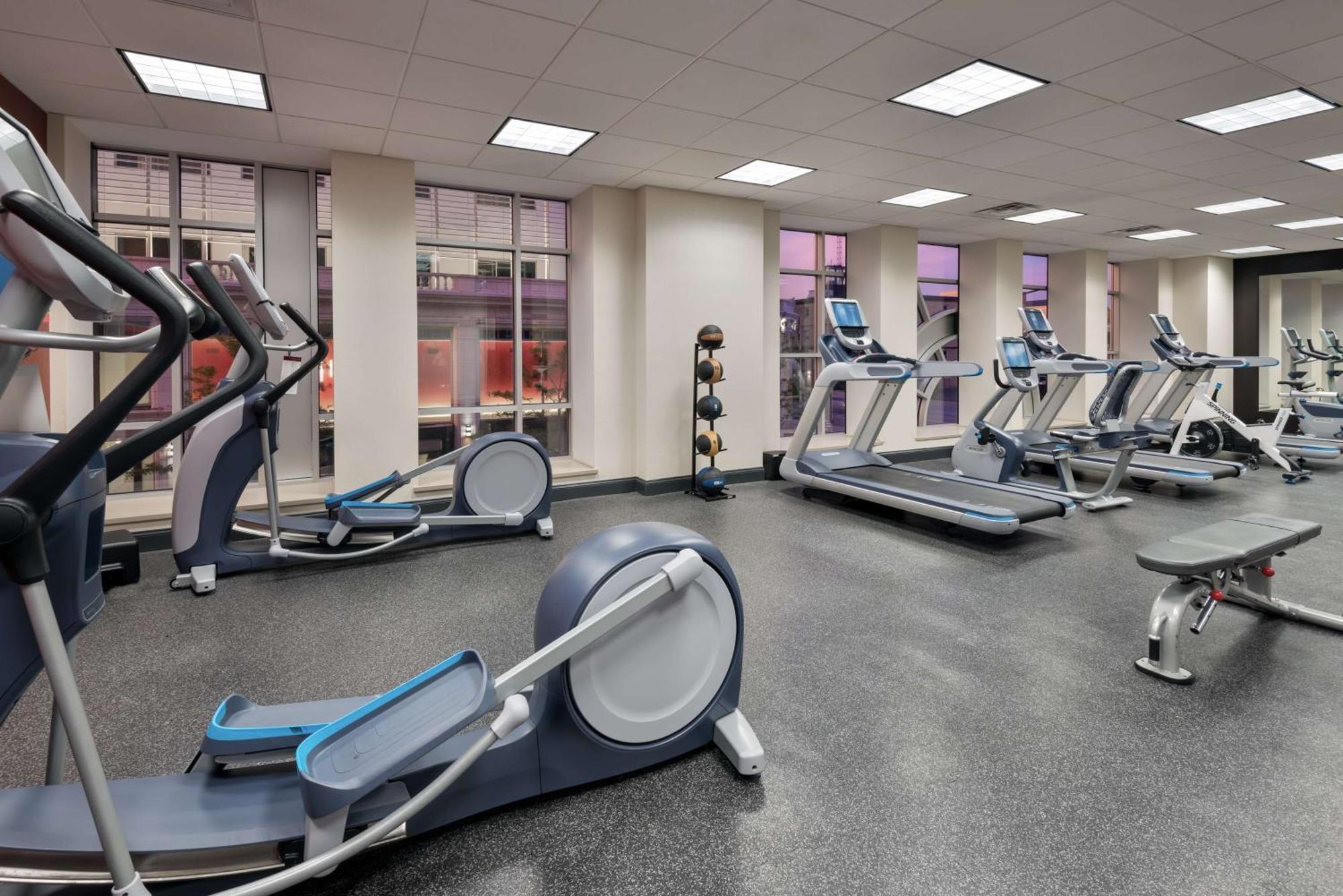 Hampton Inn & Suites Buffalo/Downtown Екстериор снимка